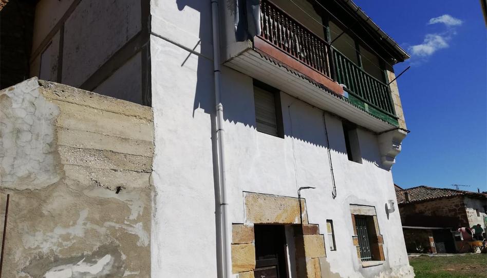 Casa adosada en venda a Población de Arreba, Valle de Manzanedo, Burgos - imatge 1 Foto 1 de Casa adosada en venda a Población de Arreba, Valle de Manzanedo, Burgos