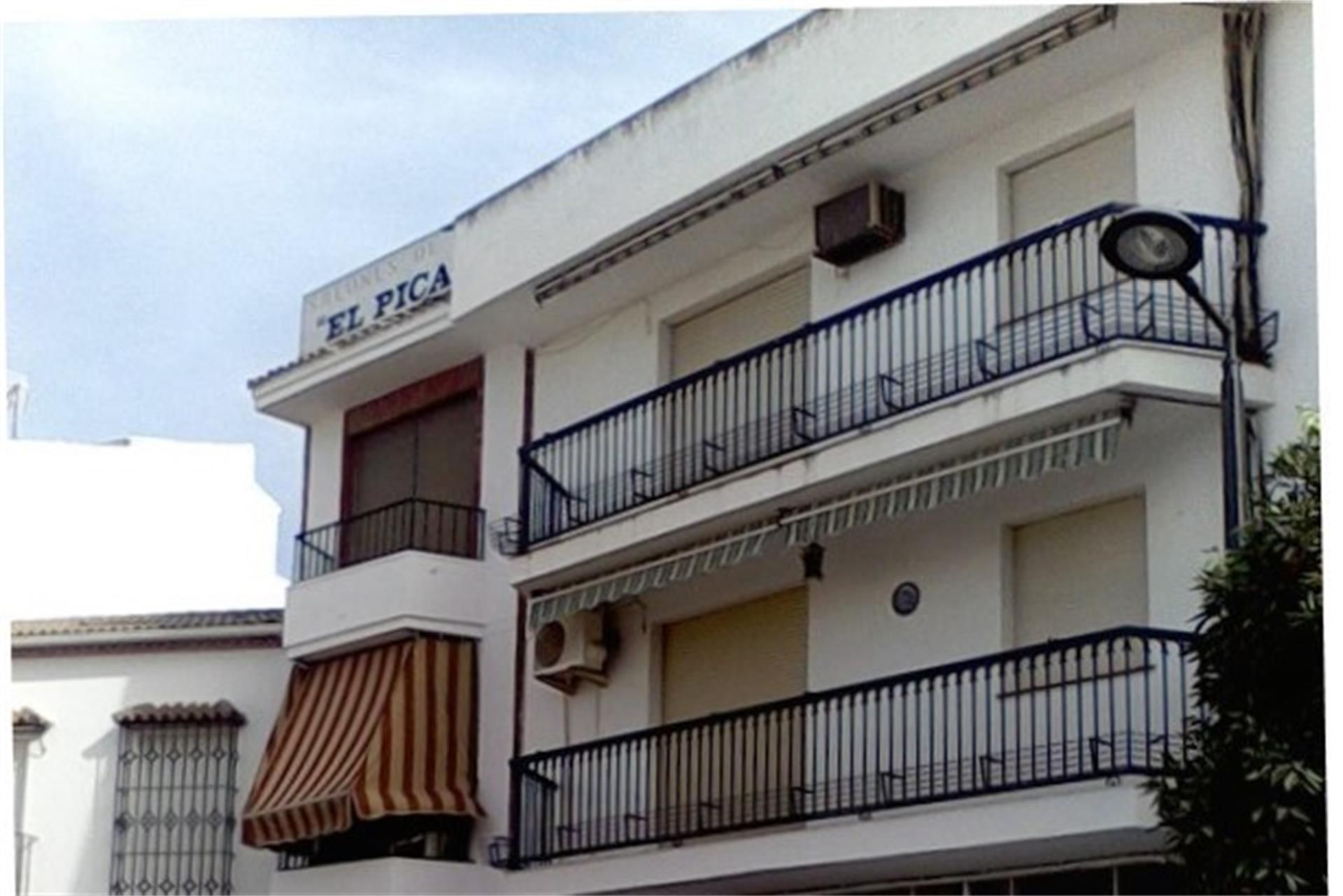 Vista exterior de Pis en venda en Lopera amb Aire condicionat, Terrassa i Balcó