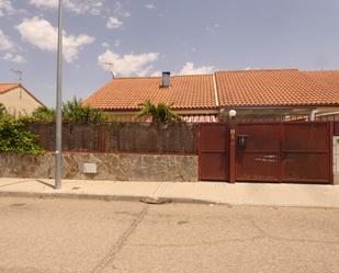 Vista exterior de Casa o xalet en venda en Novés amb Aire condicionat i Piscina