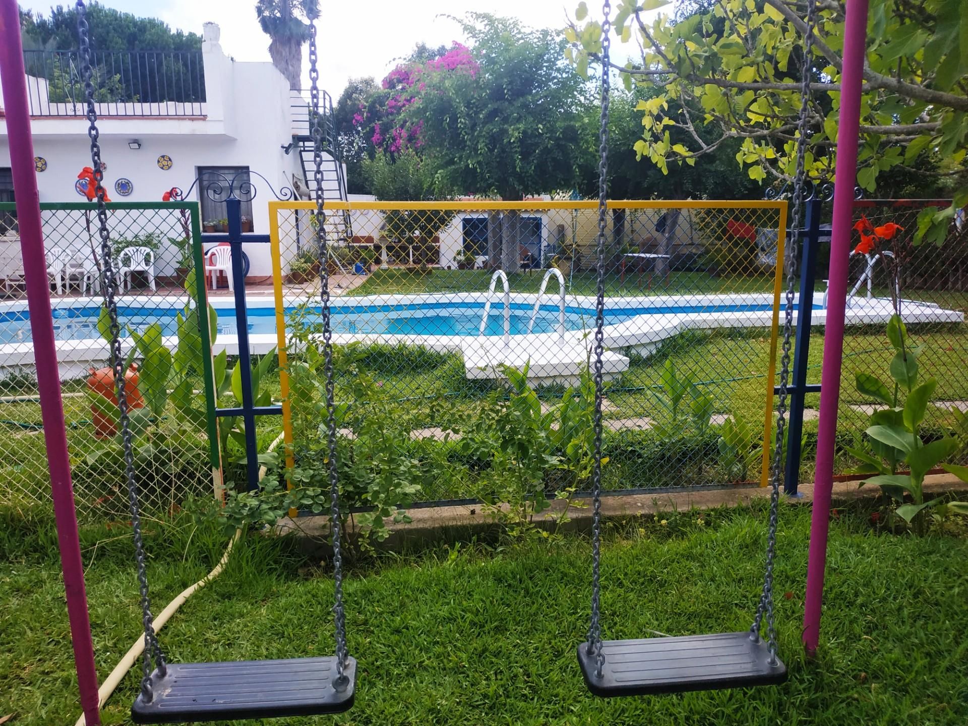 Piscina de Casa o xalet en venda en Dos Hermanas amb Aire condicionat, Jardí privat i Piscina