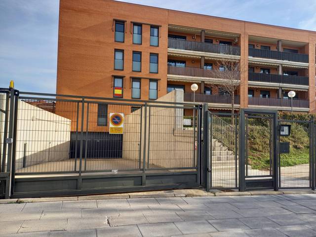 Garaje en Alquiler en Calle Cuadros, 41 en Miramadrid