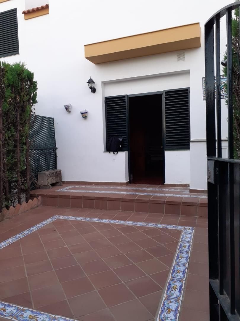Exterior view of Single-family semi-detached to rent in Islantilla  with Terrace, Furnished and Oven