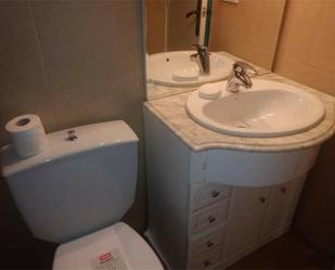 Badezimmer von Wohnungen miete in Herrera del Duque mit Klimaanlage