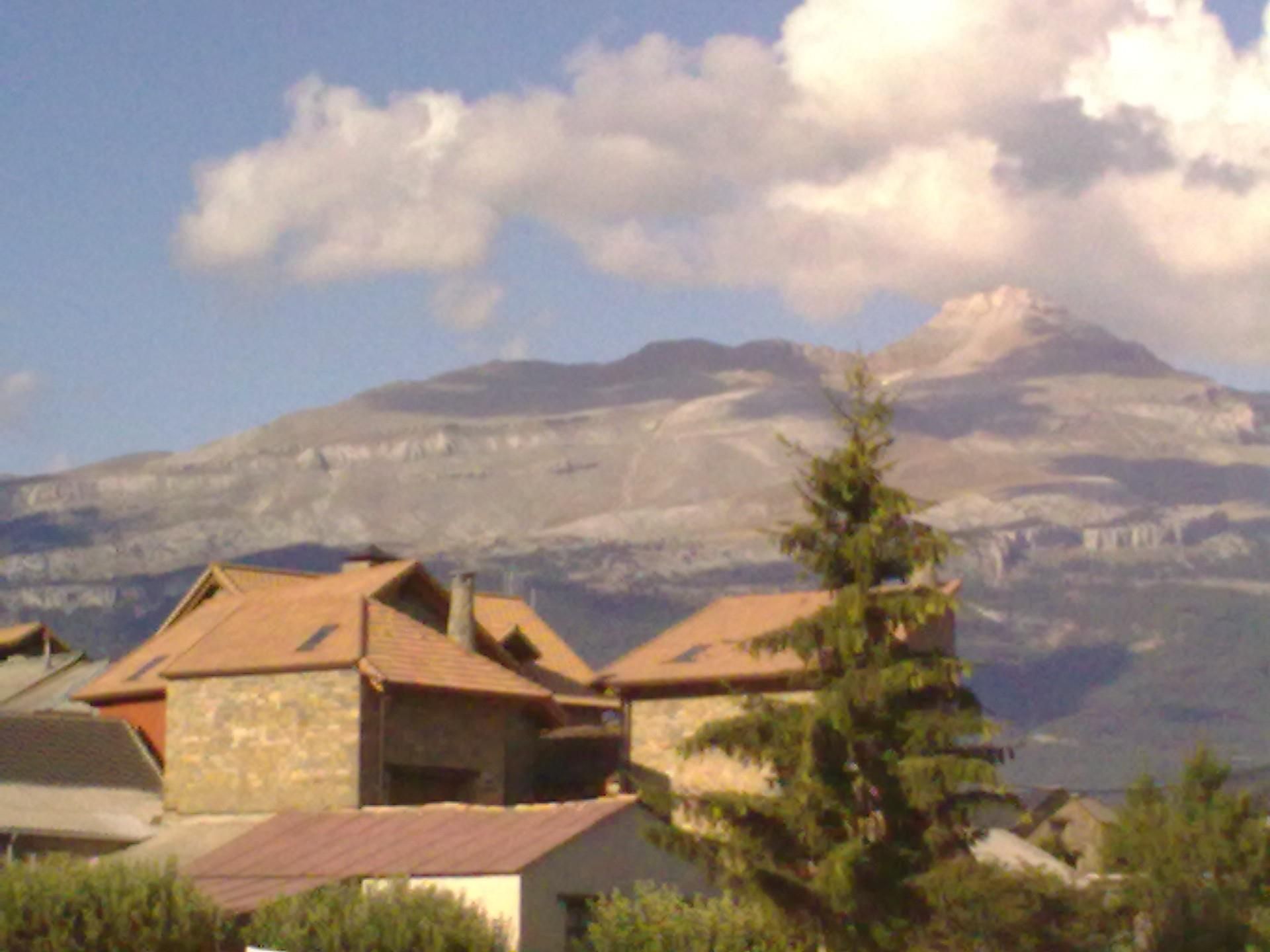 Exterior view of House or chalet for sale in Castiello de Jaca  with Heating, Private garden and Parquet flooring