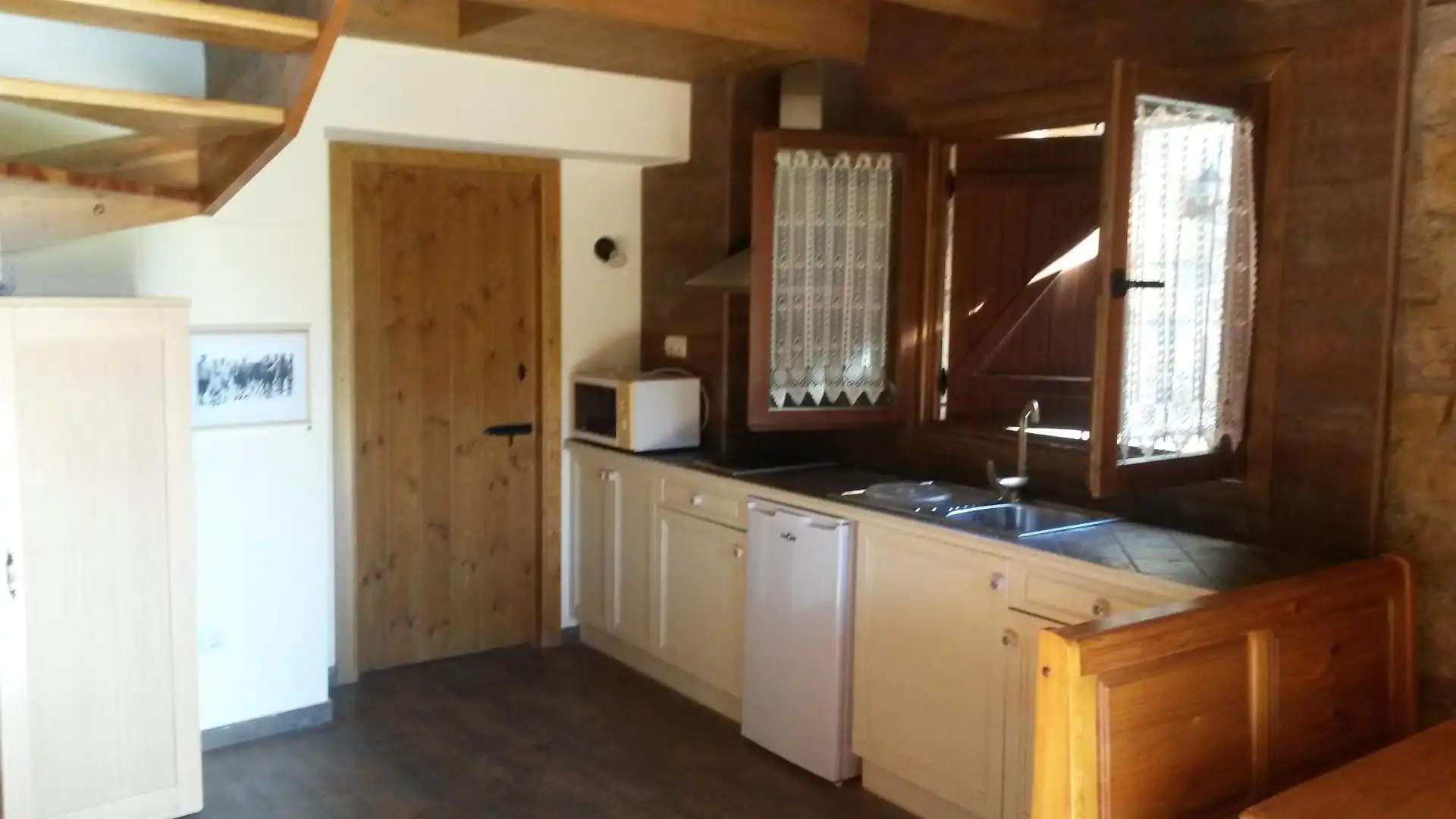 Casa o xalet en venda a Escuela, 4, Castiello de Jaca Cuina de Casa o xalet en venda en Castiello de Jaca amb Calefacció, Jardí privat i Parquet