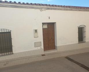 Vista exterior de Casa adosada en venda en Hinojosa del Valle amb Aire condicionat