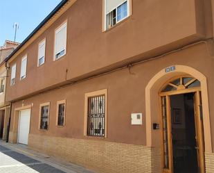 Vista exterior de Casa adosada en venda en Minglanilla amb Aire condicionat, Terrassa i Balcó