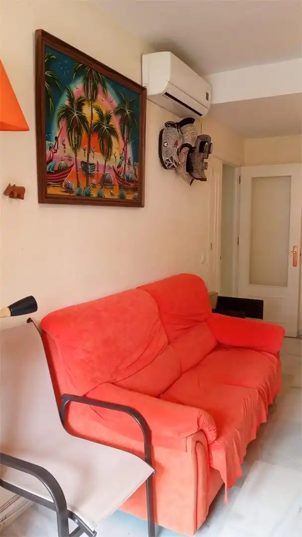 Apartament de lloguer a Calle El Erizo, Costa Ballena - Largo Norte Sala d'estar de Apartament de lloguer en Rota amb Calefacció, Terrassa i Piscina