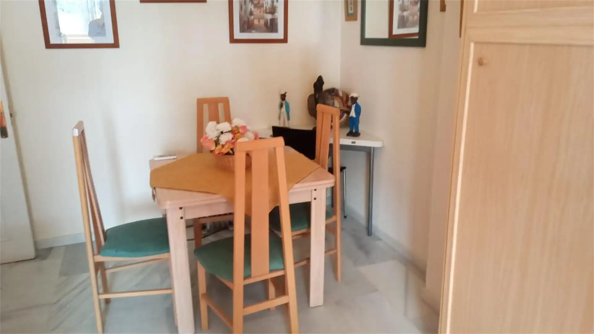 Apartament de lloguer a Calle El Erizo, Costa Ballena - Largo Norte Menjador de Apartament de lloguer en Rota amb Calefacció, Terrassa i Piscina