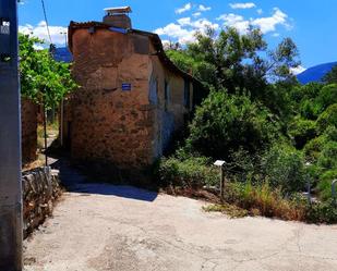 Vista exterior de Casa adosada en venda en Villafranca de la Sierra amb Balcó