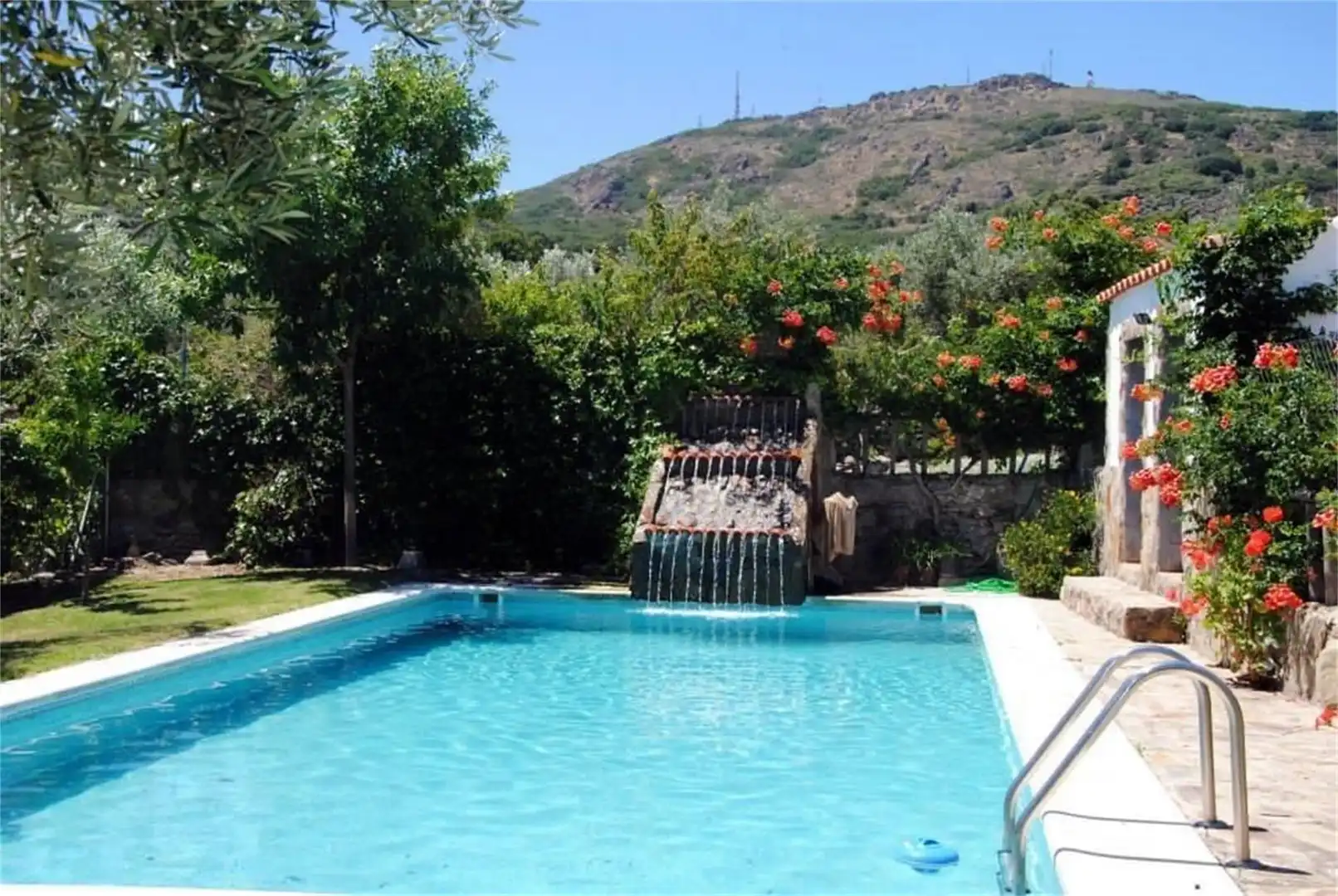 Swimming pool of Industrial land for sale in Montánchez