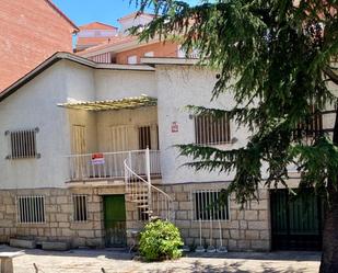 Vista exterior de Casa o xalet en venda en Manzanares El Real amb Balcó