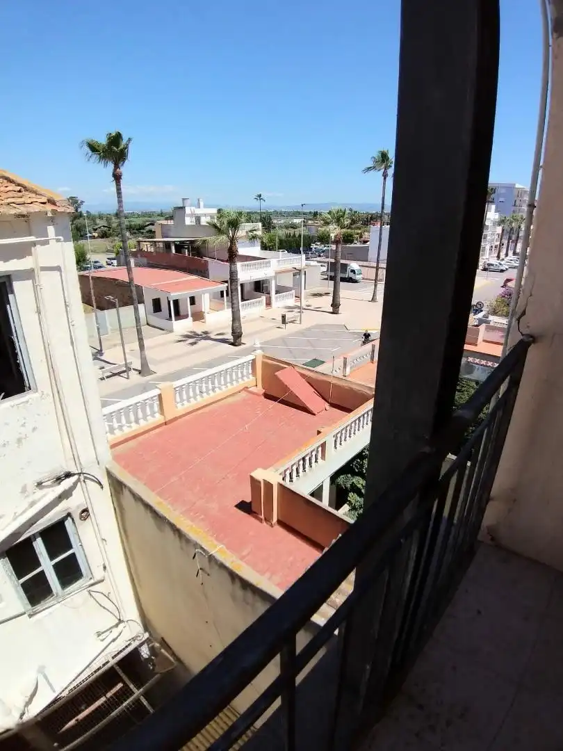 Außenansicht von Einfamilien-Reihenhaus zum Verkauf in Nules mit Terrasse und Balkon