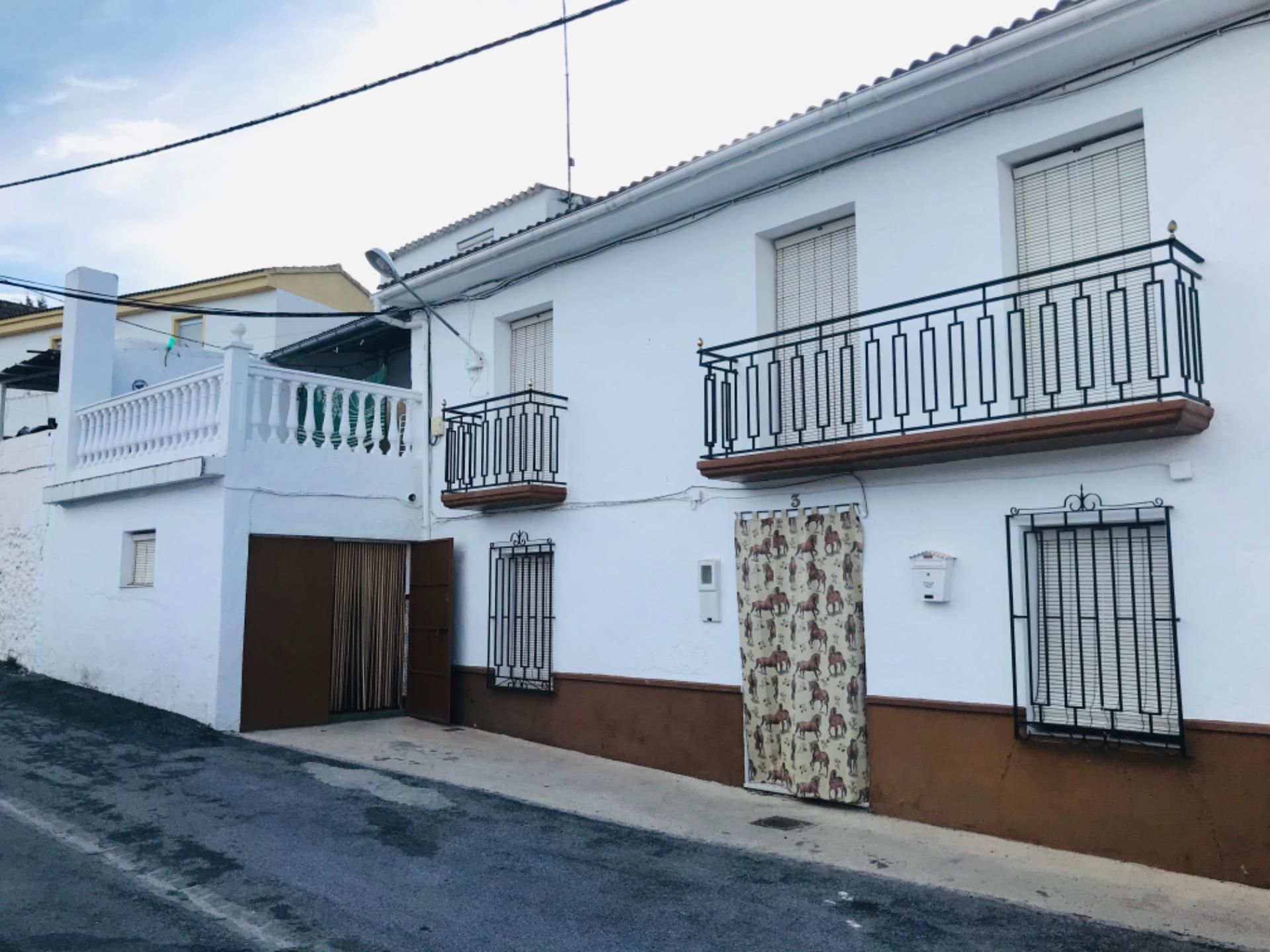 Vista exterior de Casa adosada en venda en Alcalá la Real amb Terrassa