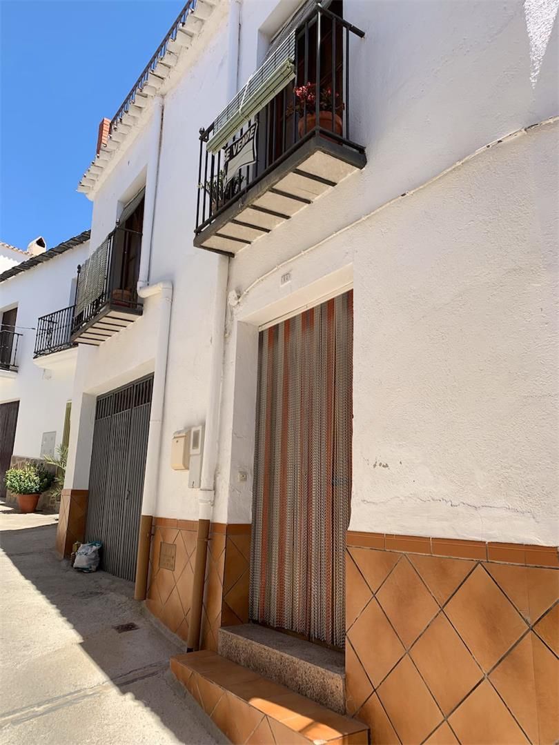 Vista exterior de Casa adosada en venda en Ugíjar amb Calefacció, Terrassa i Traster