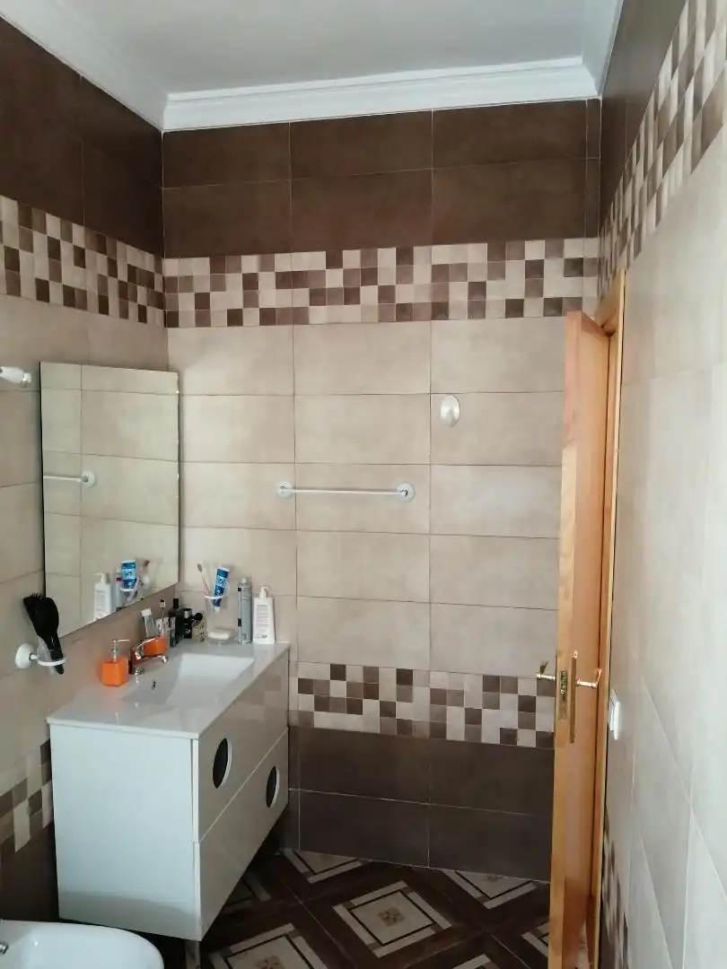 Einfamilien-Reihenhaus zum Verkauf in Calle Higueras, 11, Bornos Badezimmer von Einfamilien-Reihenhaus zum Verkauf in Bornos mit Klimaanlage, Terrasse und Möbliert