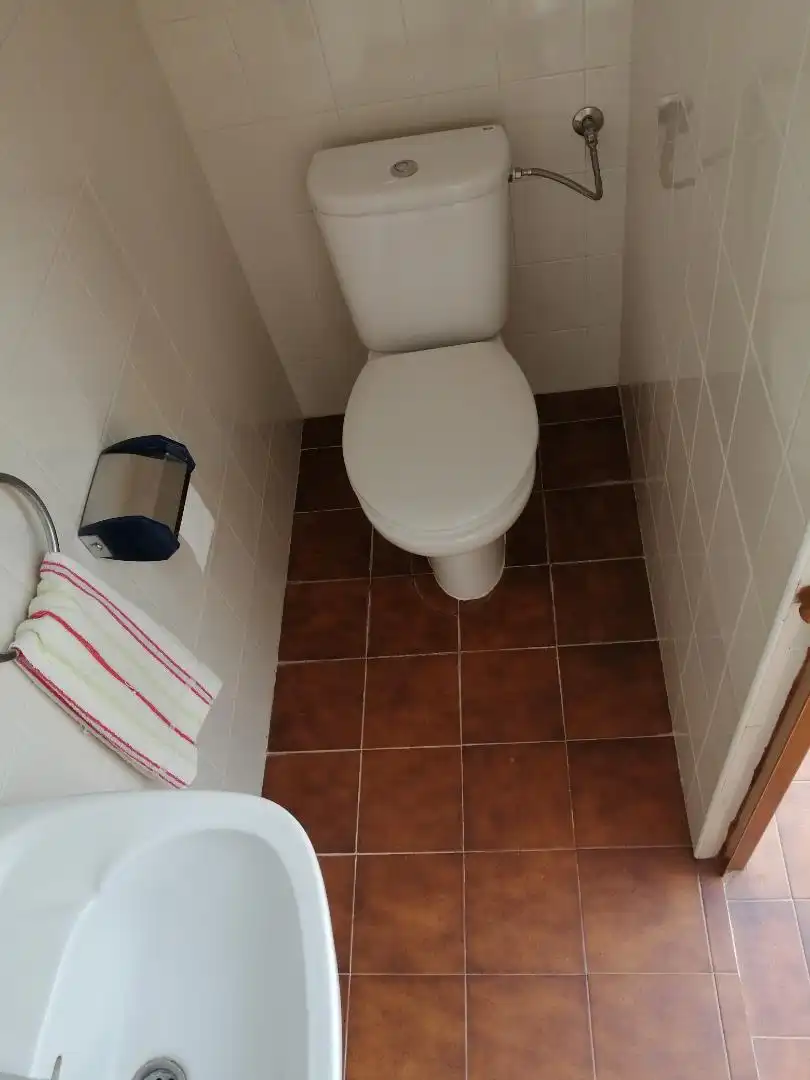 Einfamilien-Reihenhaus zum Verkauf in Calle Higueras, 11, Bornos Badezimmer von Einfamilien-Reihenhaus zum Verkauf in Bornos mit Klimaanlage, Terrasse und Möbliert