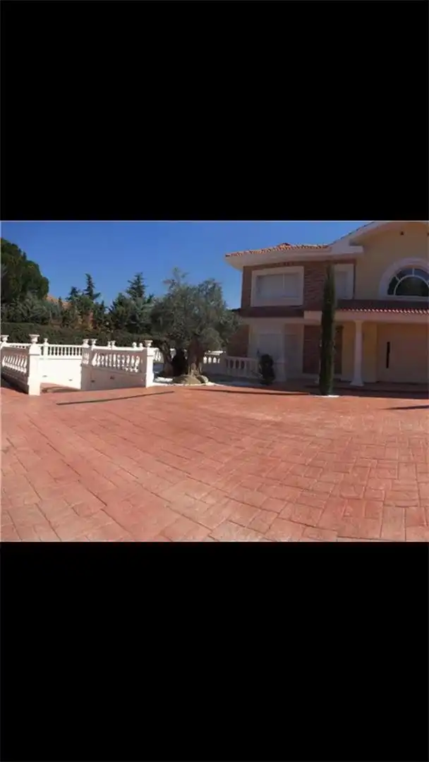 Vista exterior de Casa o xalet per a compartir en Boadilla del Monte amb Aire condicionat, Calefacció i Jardí privat