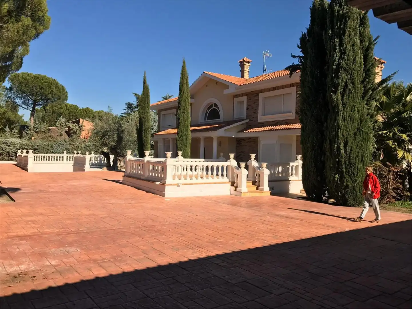 Vista exterior de Casa o xalet per a compartir en Boadilla del Monte amb Aire condicionat, Calefacció i Jardí privat