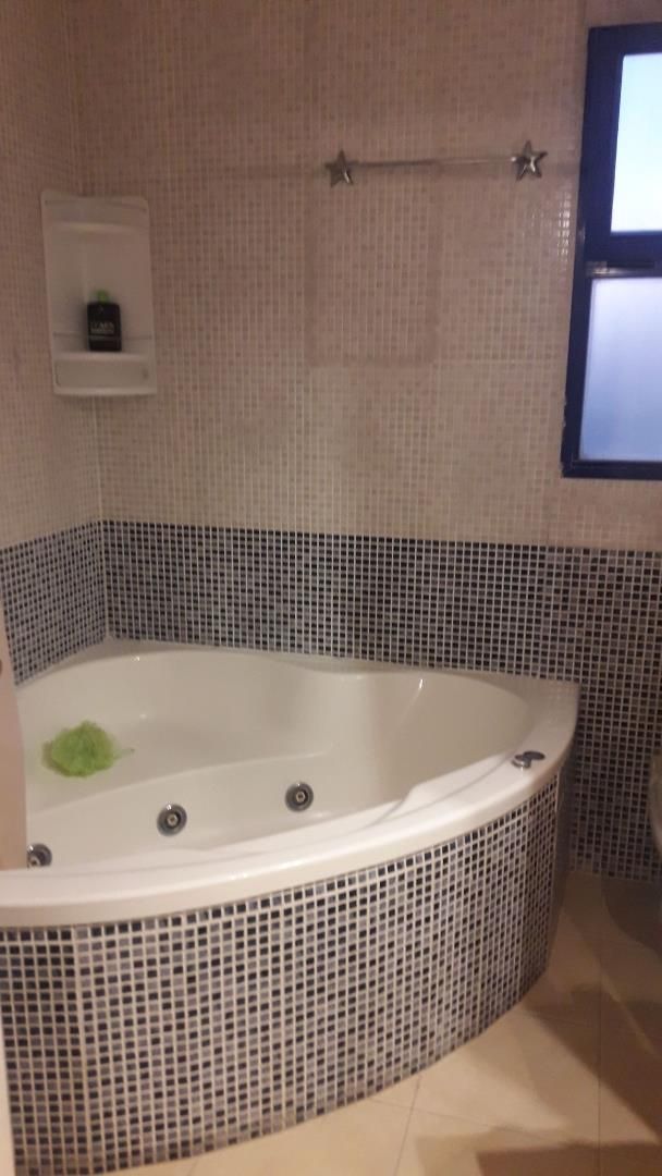 Bany de Apartament de lloguer en Gandia amb Aire condicionat, Calefacció i Jardí privat