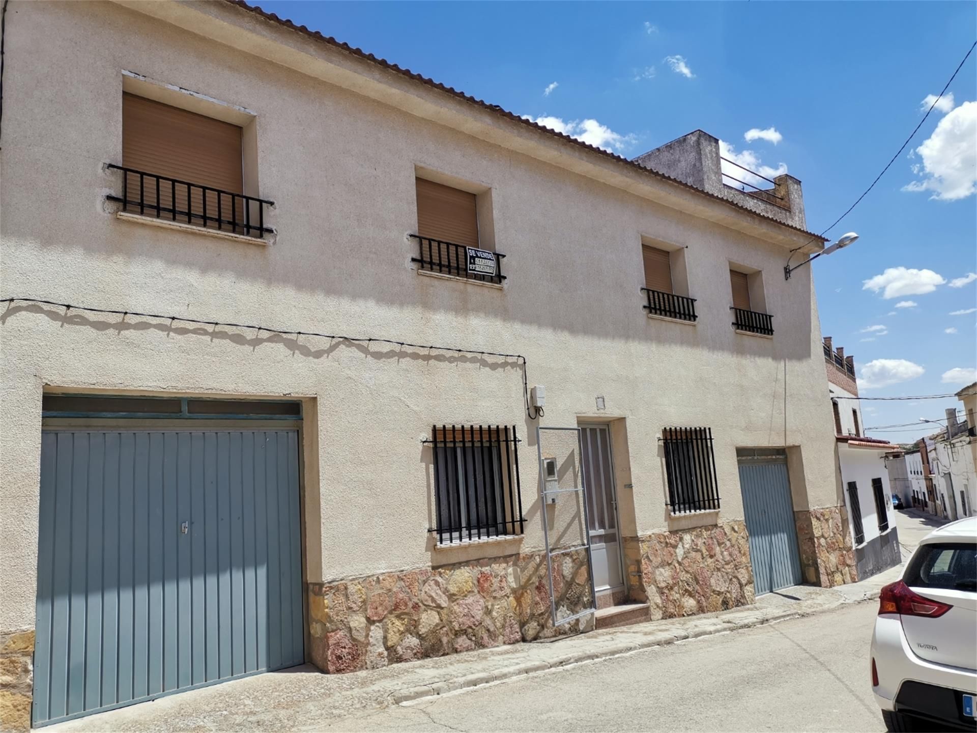 Exterior view of Single-family semi-detached for sale in Villamayor de Santiago  with Terrace
