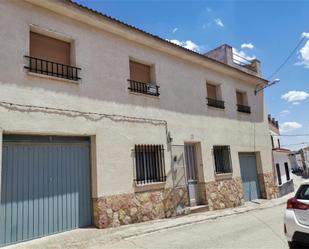 Vista exterior de Casa adosada en venda en Villamayor de Santiago amb Terrassa