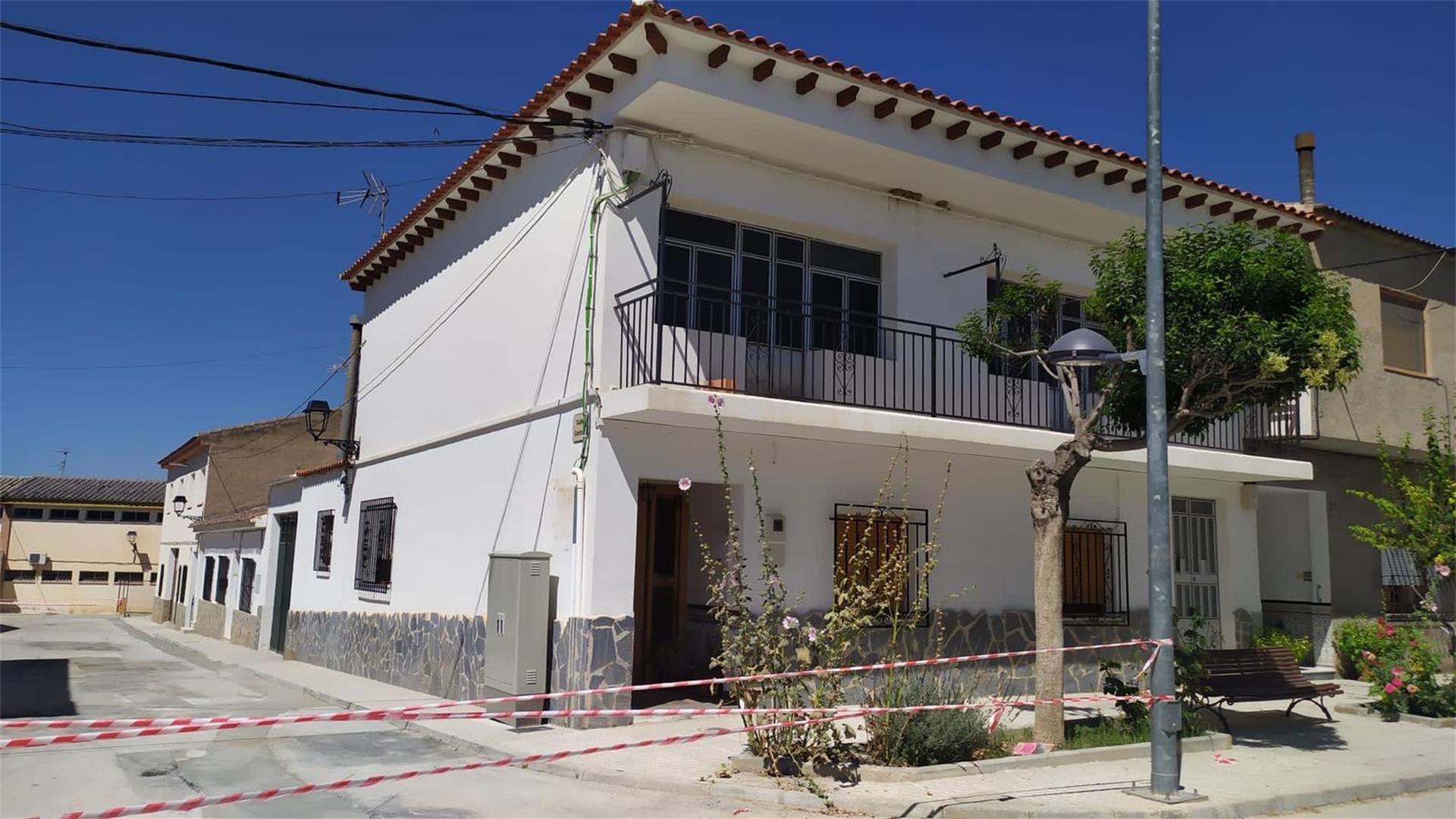 Vista exterior de Pis en venda en Cortes de Baza amb Calefacció, Traster i Moblat