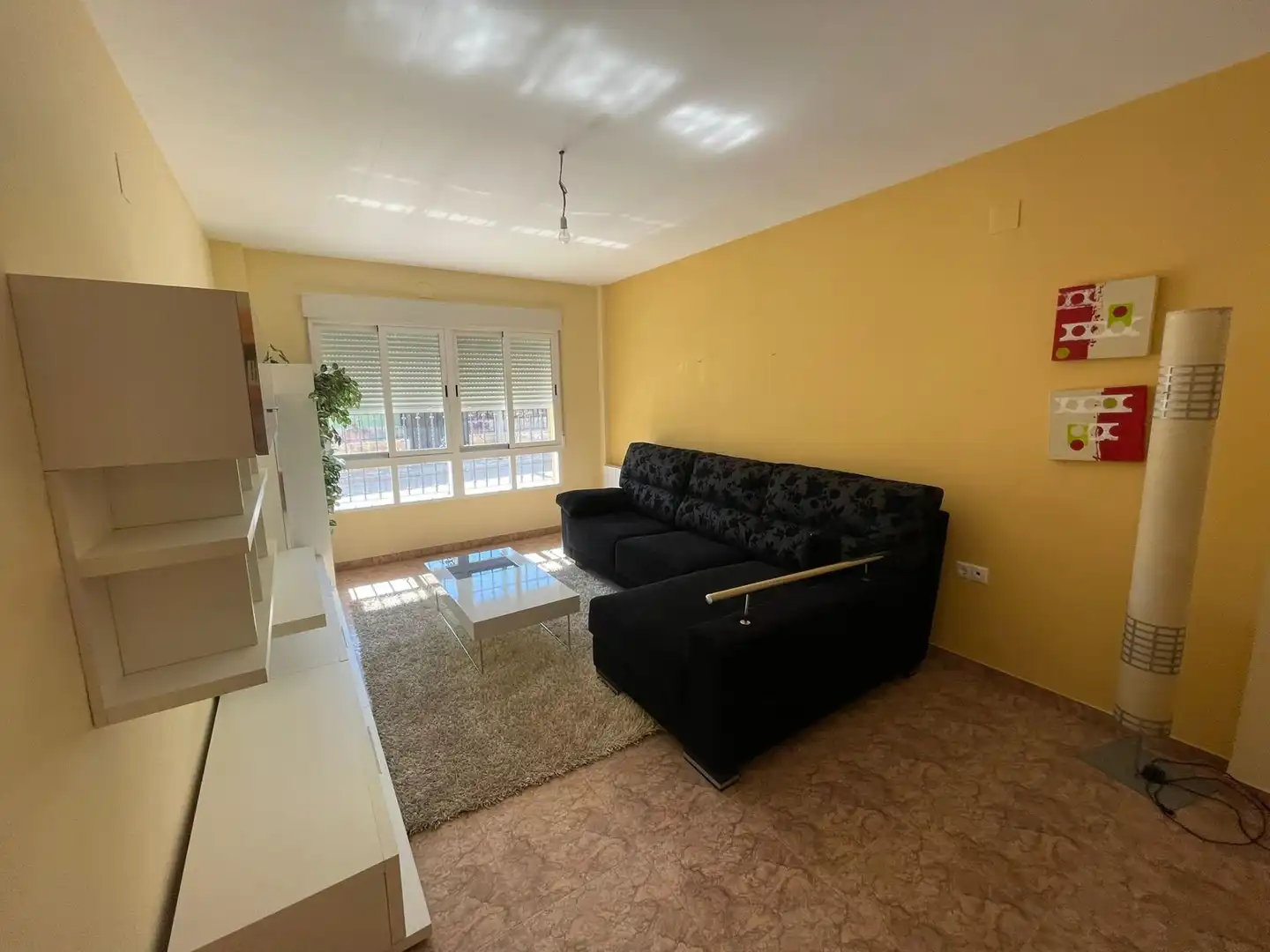 Casa adosada en venda a Avenida Albacete, Requena Sala d'estar de Casa adosada en venda en Requena