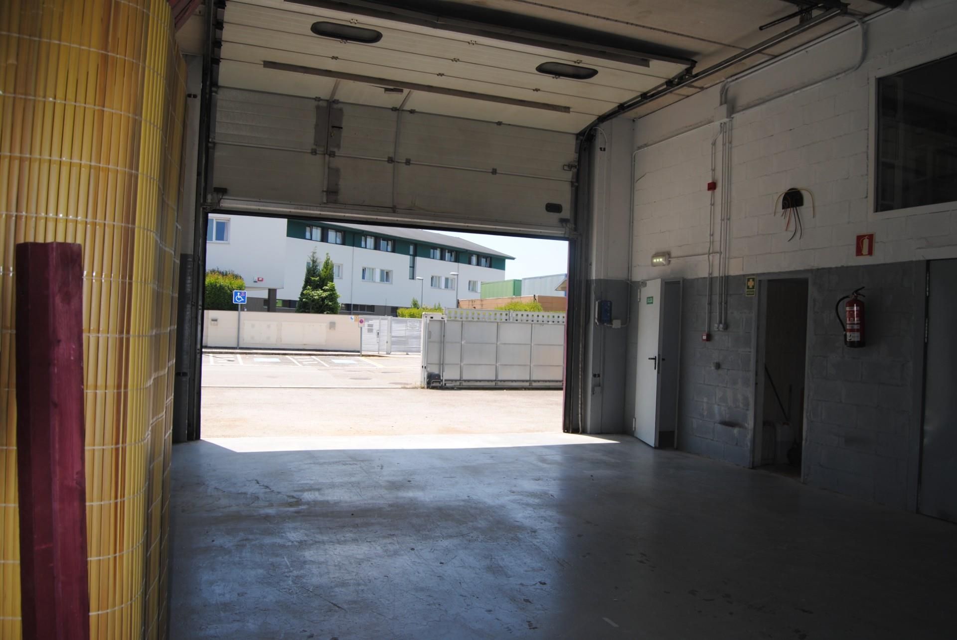 Industrial buildings to rent in El Astillero
