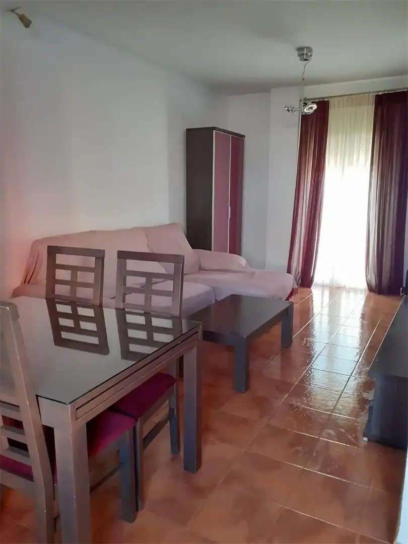 Casa adosada en venta en Avenida Carmen Laffon, Burguillos Sala de estar de Casa adosada en venta en Burguillos con Aire acondicionado, Amueblado y Lavadora