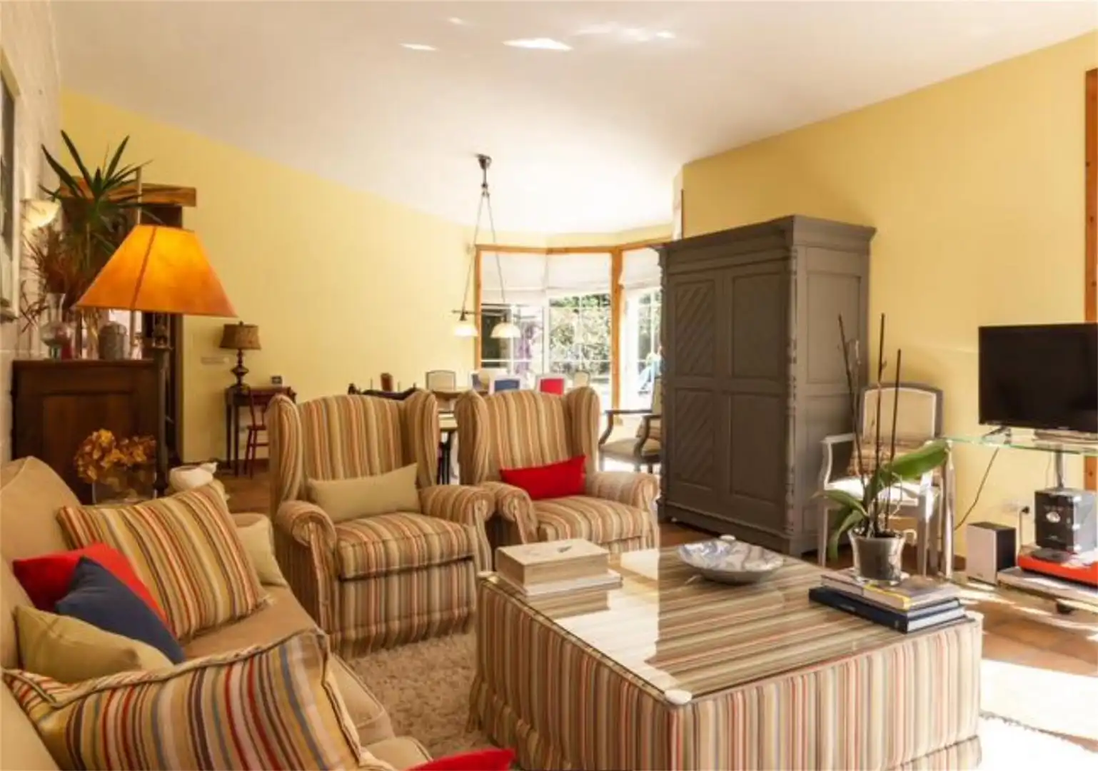 Casa o chalet en venta en Avenida Ramón Núñez Montero, 89, Oleiros pueblo Sala de estar de Casa o chalet en venta en Oleiros con Piscina