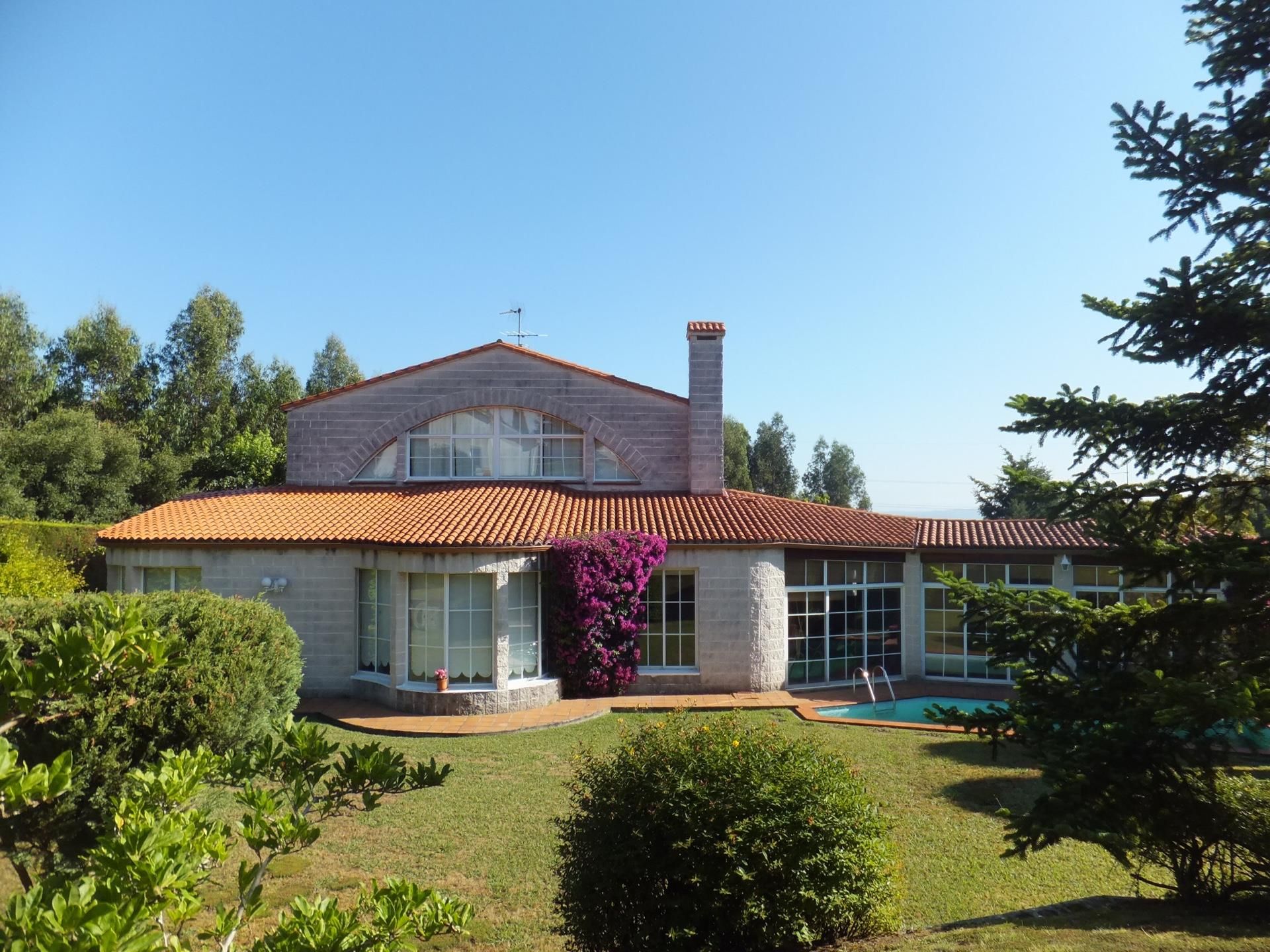 Exterior view of House or chalet for sale in Oleiros  with Swimming Pool