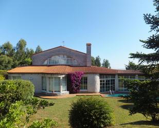 Vista exterior de Casa o xalet en venda en Oleiros amb Piscina