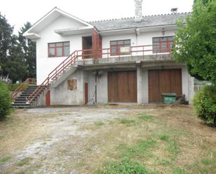 Vista exterior de Casa o xalet en venda en Lugo Capital amb Calefacció, Jardí privat i Parquet