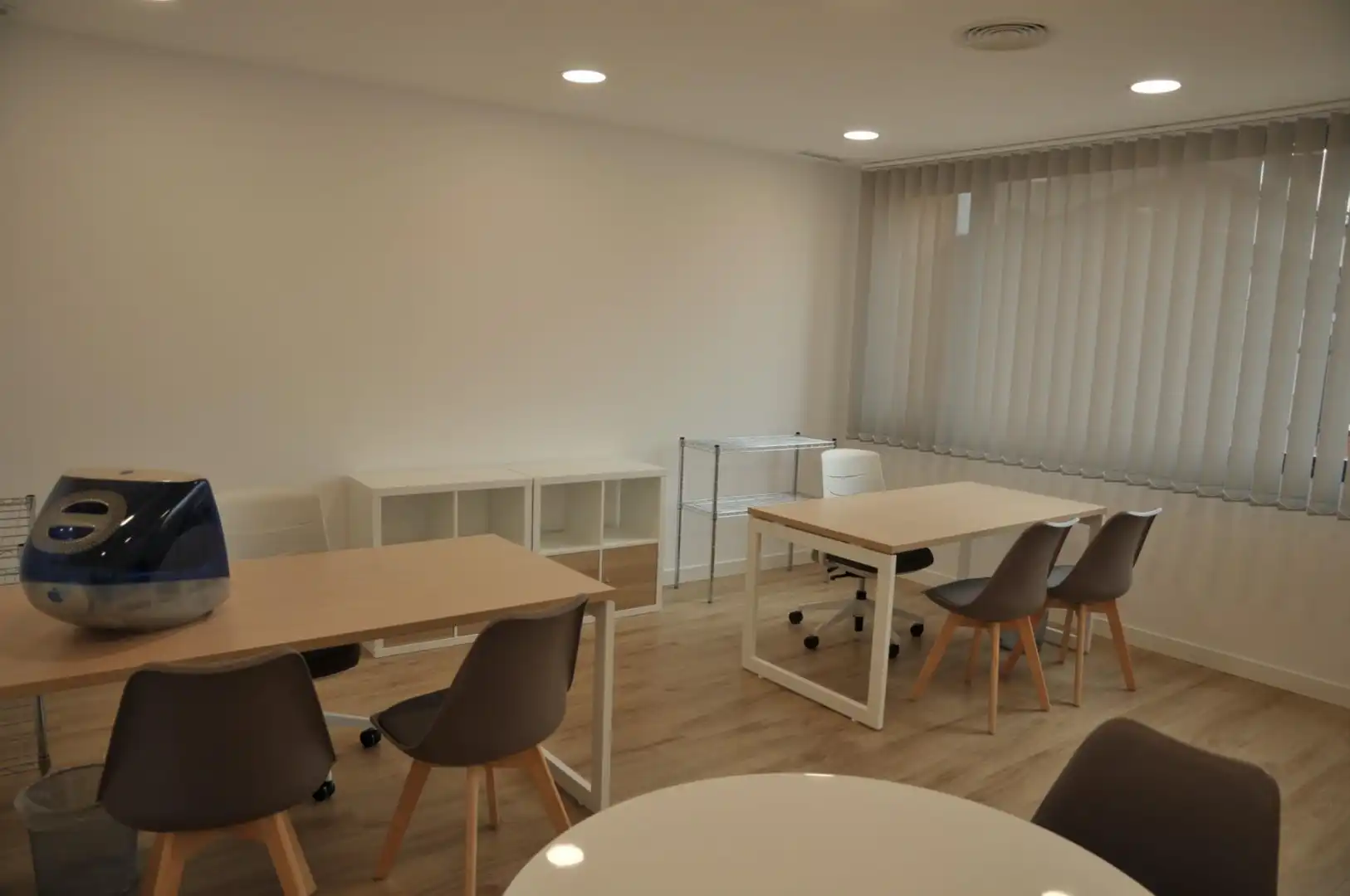 Oficina de alquiler en Plaza Mercé Rodoreda, Piscinas