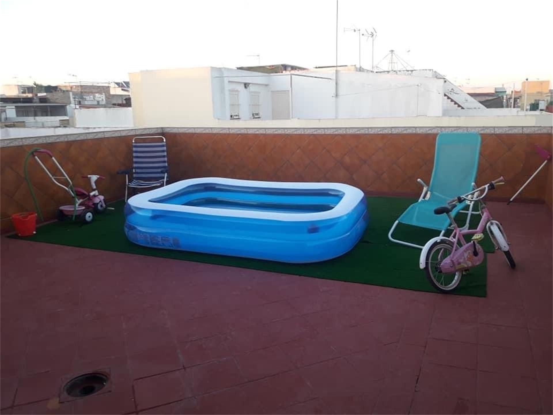 Swimming pool of Flat for sale in  Sevilla Capital  with Air Conditioner, Heating and Balcony