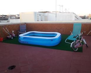 Swimming pool of Flat for sale in  Sevilla Capital  with Air Conditioner, Heating and Balcony