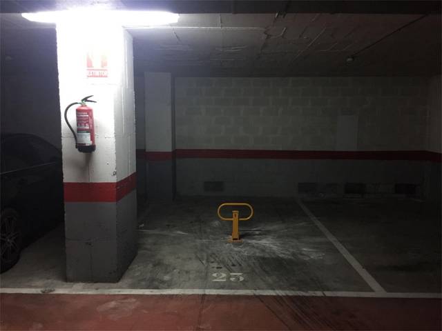 Garaje en Venta en Avenida Jorge Luis Borges en El Tejar - Hacienda Bizcochero