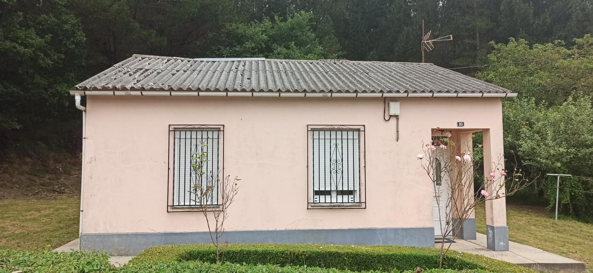 Vista exterior de Finca rústica en venda en Castro de Rei amb Calefacció, Jardí privat i Traster