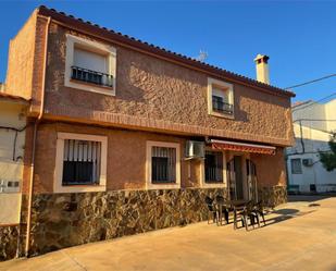 Exterior view of Single-family semi-detached for sale in Alía  with Air Conditioner