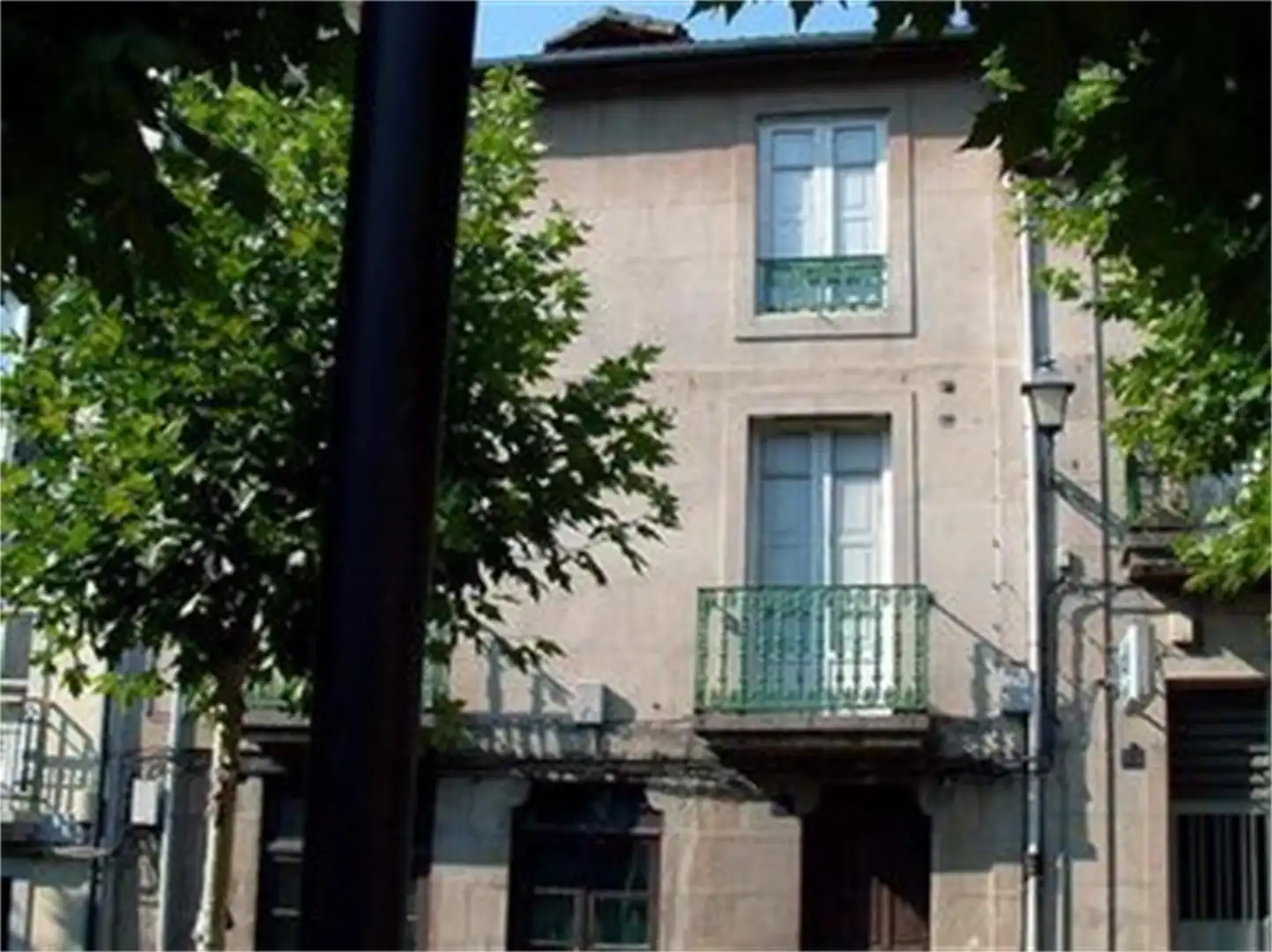 Casa adosada en venta en Praza Trinidade, 2, Casco Viejo Vista exterior de Casa adosada en venta en Ourense Capital con Terraza y Balcón