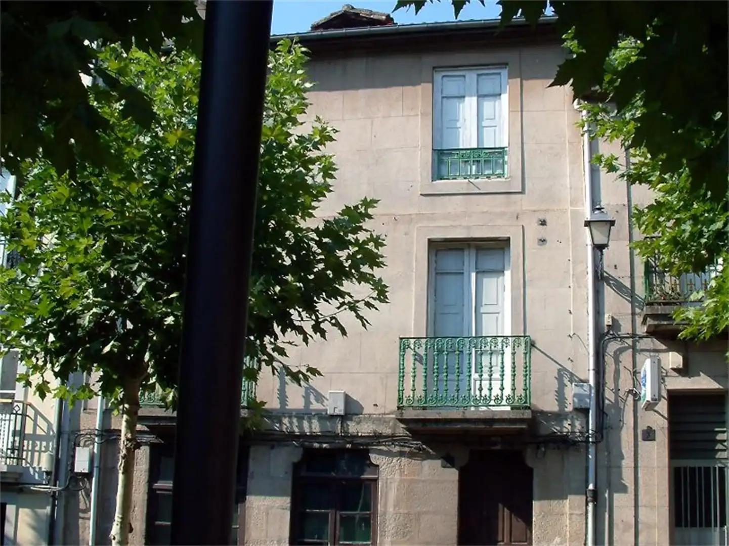 Casa adosada en venta en Praza Trinidade, 2, Casco Viejo Vista exterior de Casa adosada en venta en Ourense Capital con Terraza y Balcón