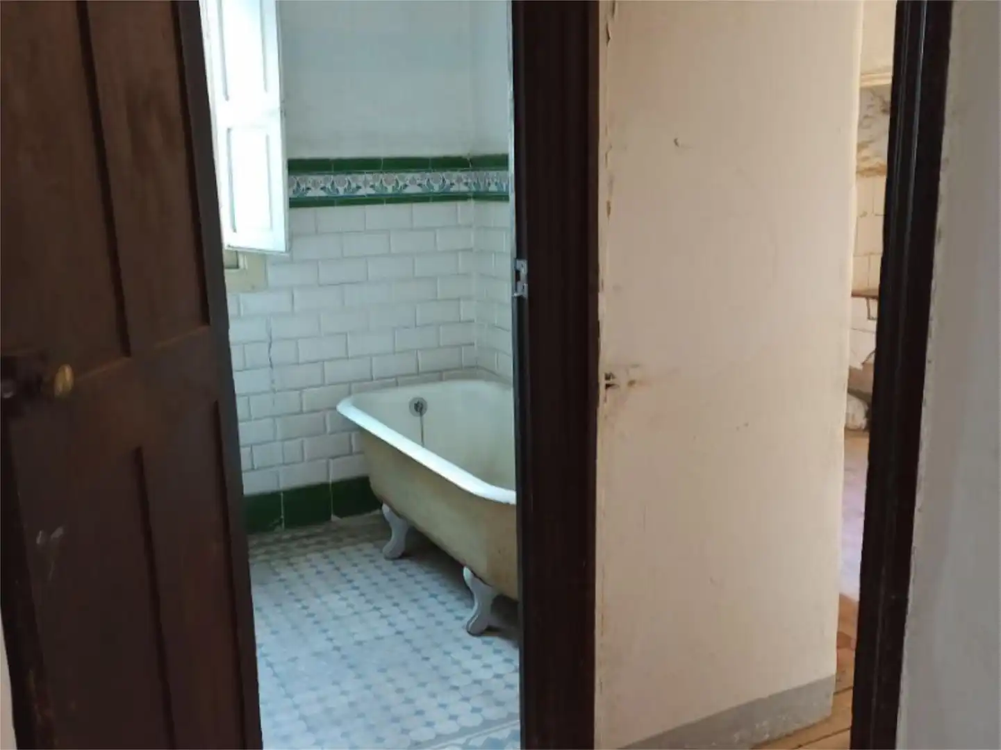 Casa adosada en venta en Praza Trinidade, 2, Casco Viejo Baño de Casa adosada en venta en Ourense Capital con Terraza y Balcón