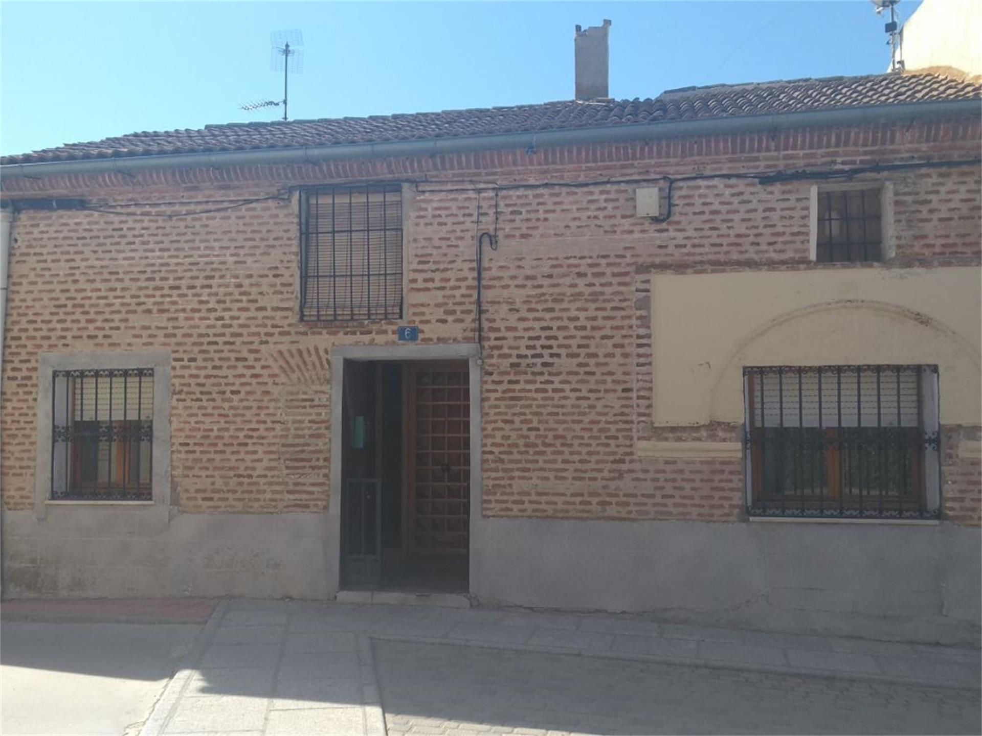 Exterior view of Planta baja for sale in Adanero  with Heating, Furnished and Oven