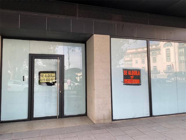 Local comercial en Alquiler en Praza de Ourense en Ensanche