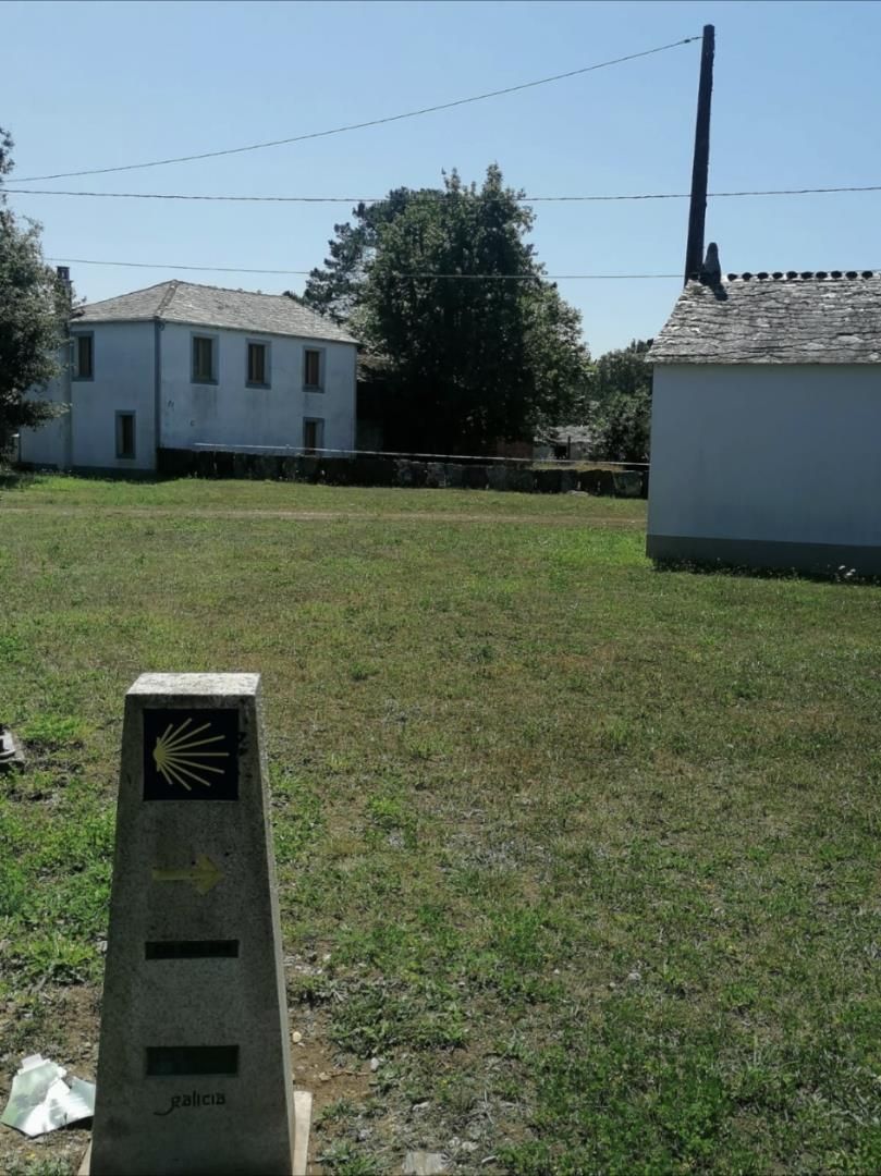 Vista exterior de Casa o xalet en venda en Begonte amb Jardí privat, Moblat i Forn