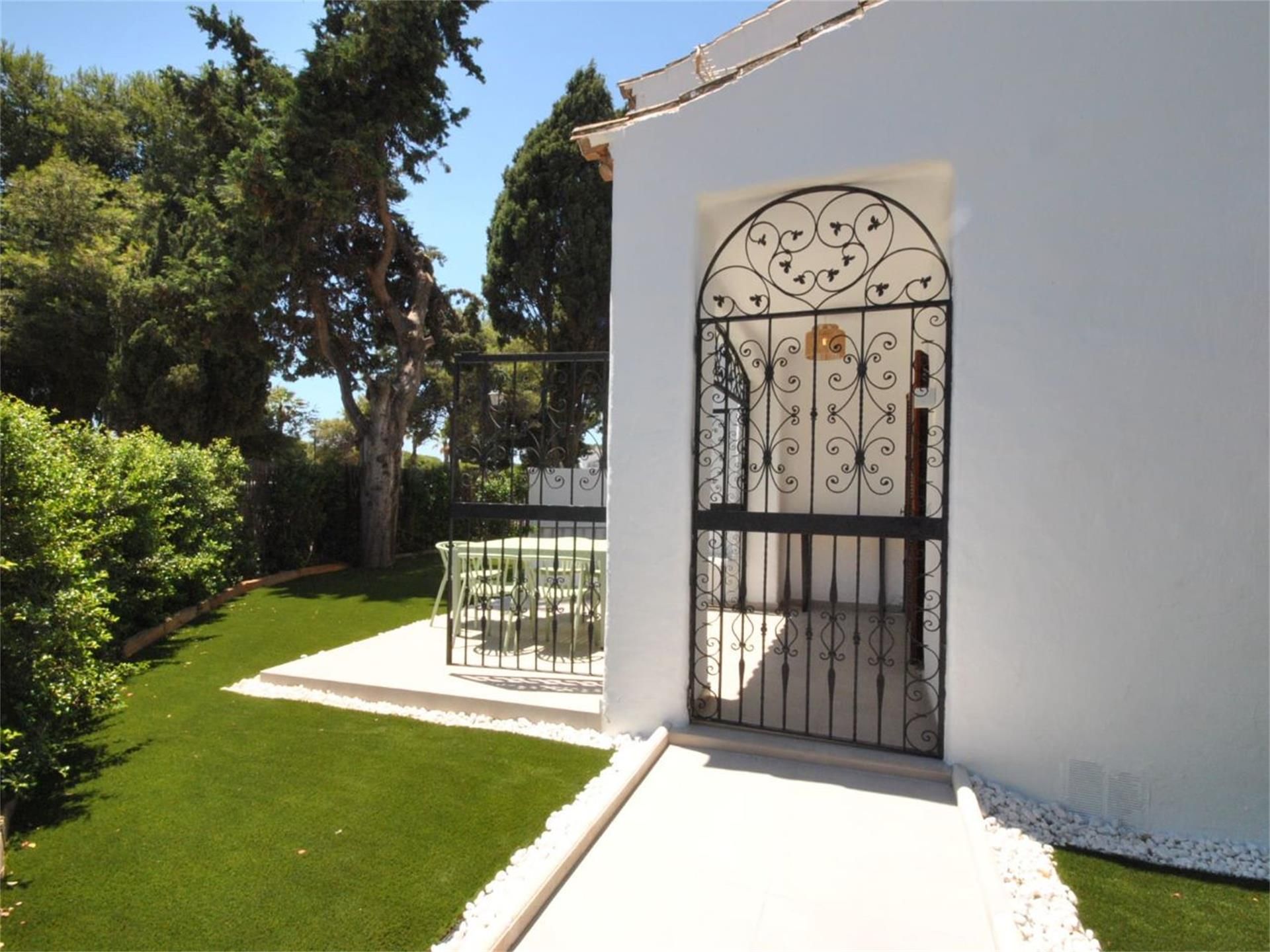 Exterior view of Apartment for sale in Estepona  with Air Conditioner, Terrace and Swimming Pool