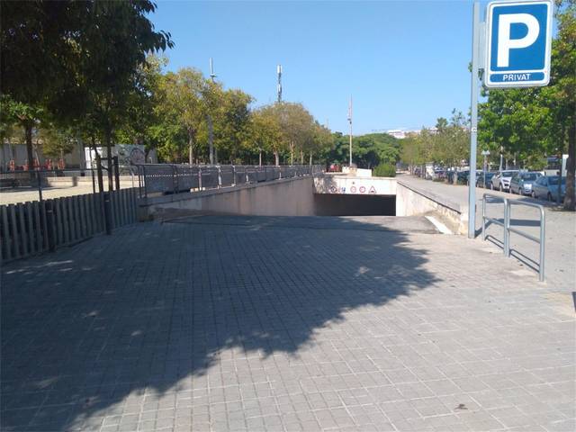 Garaje en Alquiler en Carrer del Cardenal Reig en La Maternitat i Sant Ramon