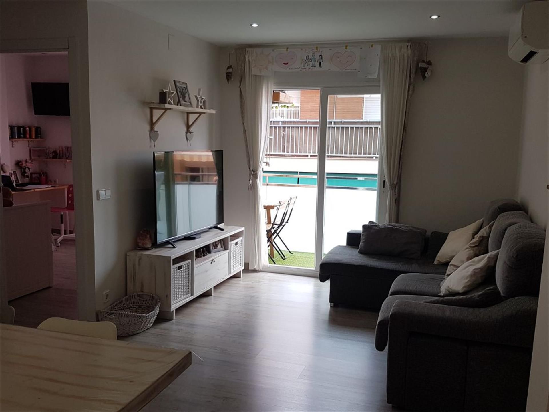 Living room of Flat for sale in Barberà del Vallès  with Air Conditioner, Heating and Parquet flooring