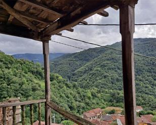 Vista exterior de Finca rústica en venda en Quirós amb Balcó